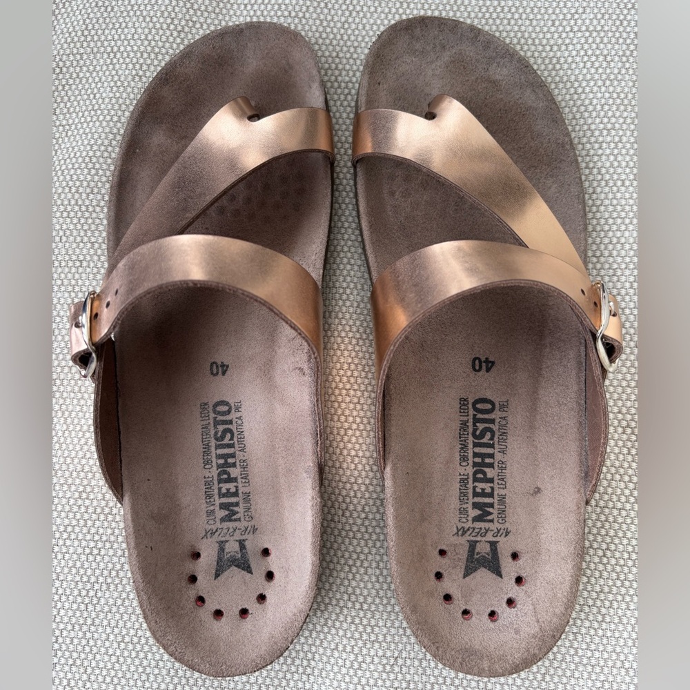Mephisto Metallic Gold Slide Sandals
Size 40 (US Size 10)
